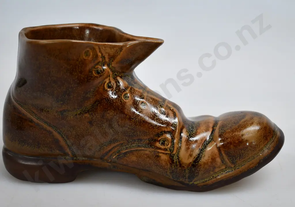 TEMUKA POTTERY BOOT, GRAVY BOAT & SAUCER Image 1++