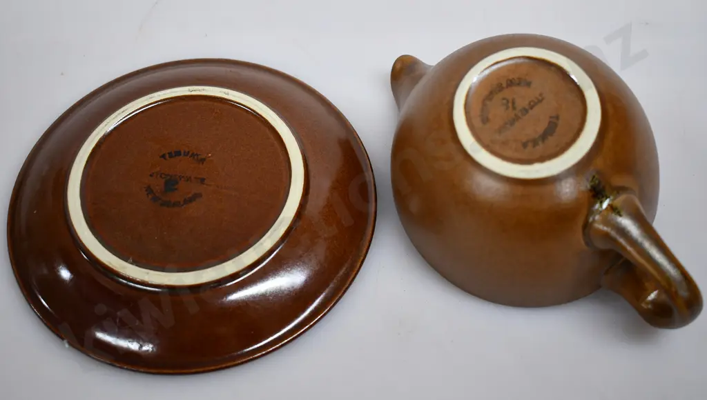 TEMUKA POTTERY BOOT, GRAVY BOAT & SAUCER Image 1++