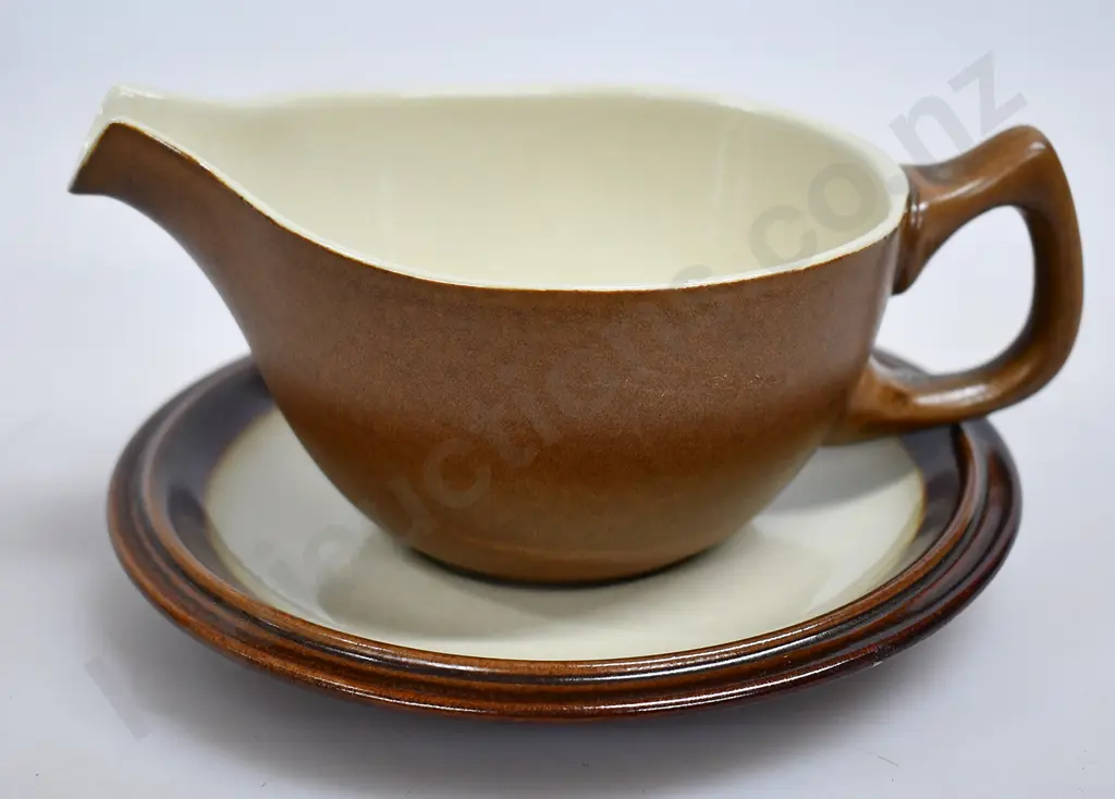 TEMUKA POTTERY BOOT, GRAVY BOAT & SAUCER Image 1++