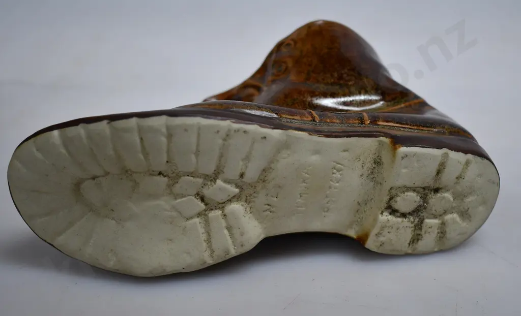 TEMUKA POTTERY BOOT, GRAVY BOAT & SAUCER Image 1++