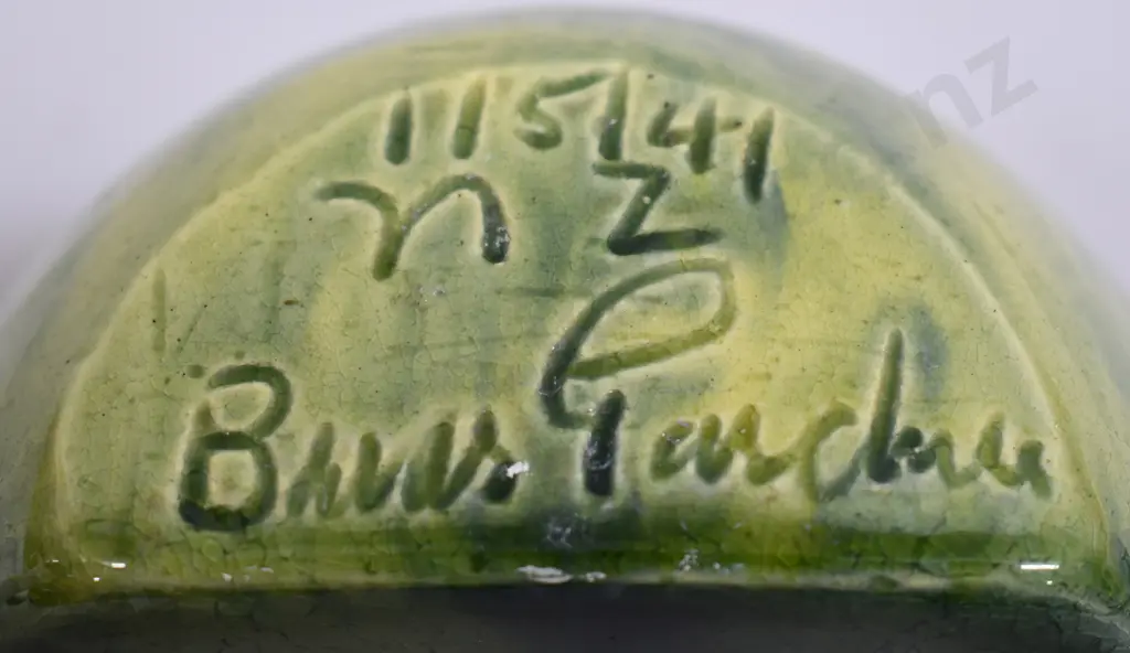 BRIAR GARDNER POTTERY WALL POCKET Image 1++