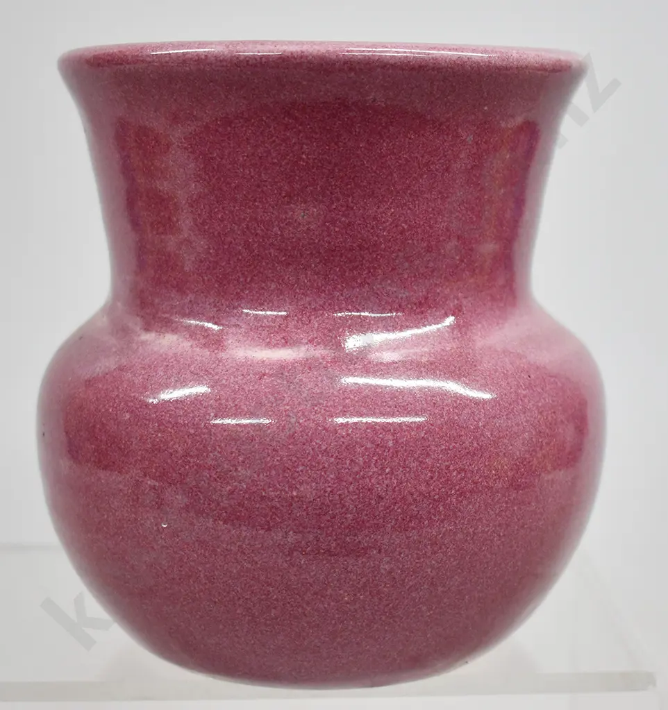 OLIVE JONES POTTERY VASE Image 1++