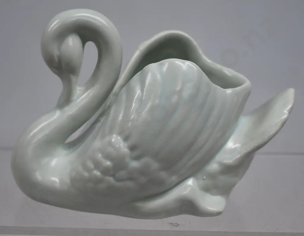 CROWN LYNN MINT GREEN SMALL SWAN Image 1++