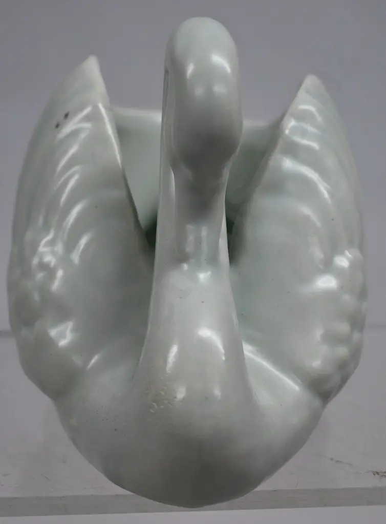 CROWN LYNN MINT GREEN SMALL SWAN Image 1++