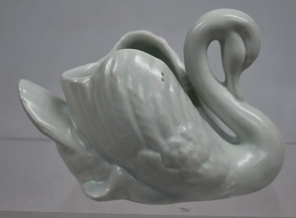 CROWN LYNN MINT GREEN SMALL SWAN Image 1++