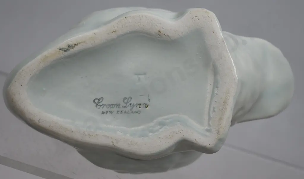CROWN LYNN MINT GREEN SMALL SWAN Image 1++