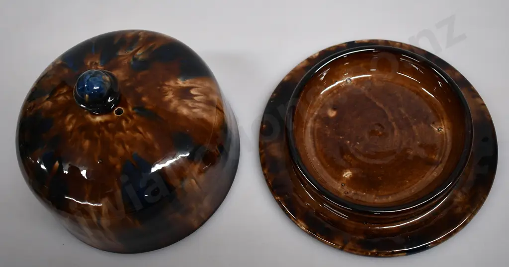 MILTON POTTERY MAJOLICA CHEESE BUTTER DOME & BASE PLATE Image 1++