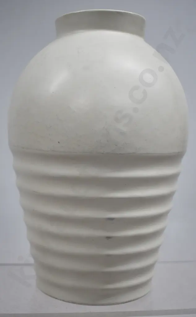 CROWN LYNN VASE NUMBER 85 Image 1++