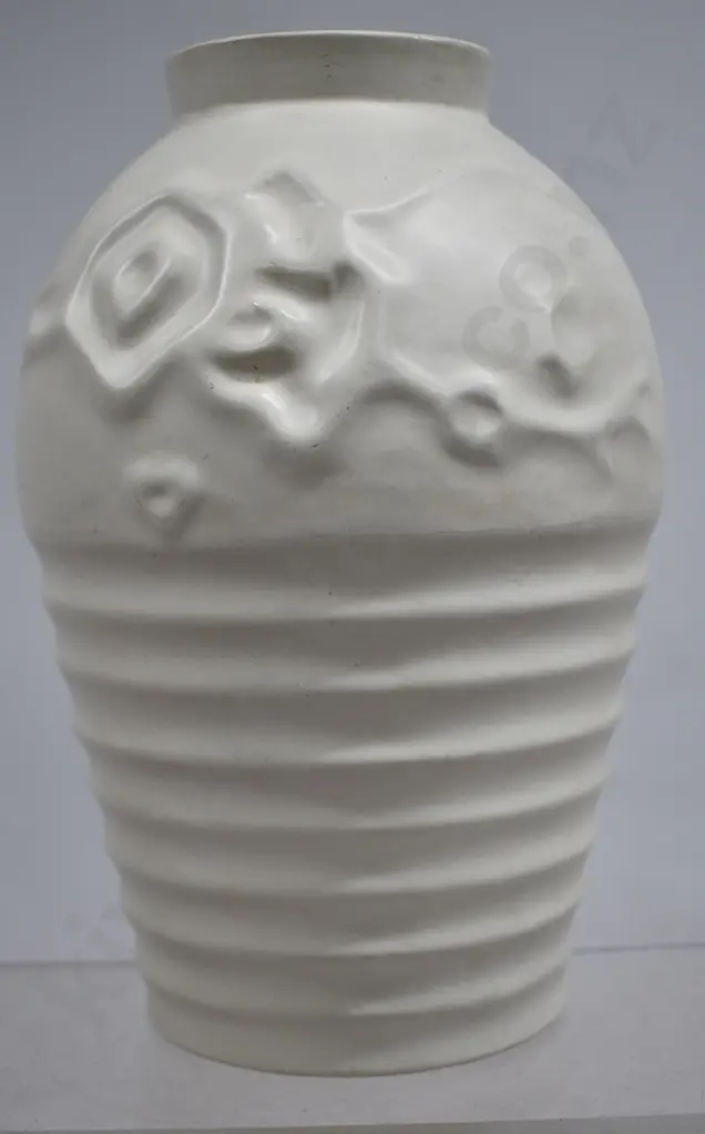 CROWN LYNN VASE NUMBER 85 Image 1++