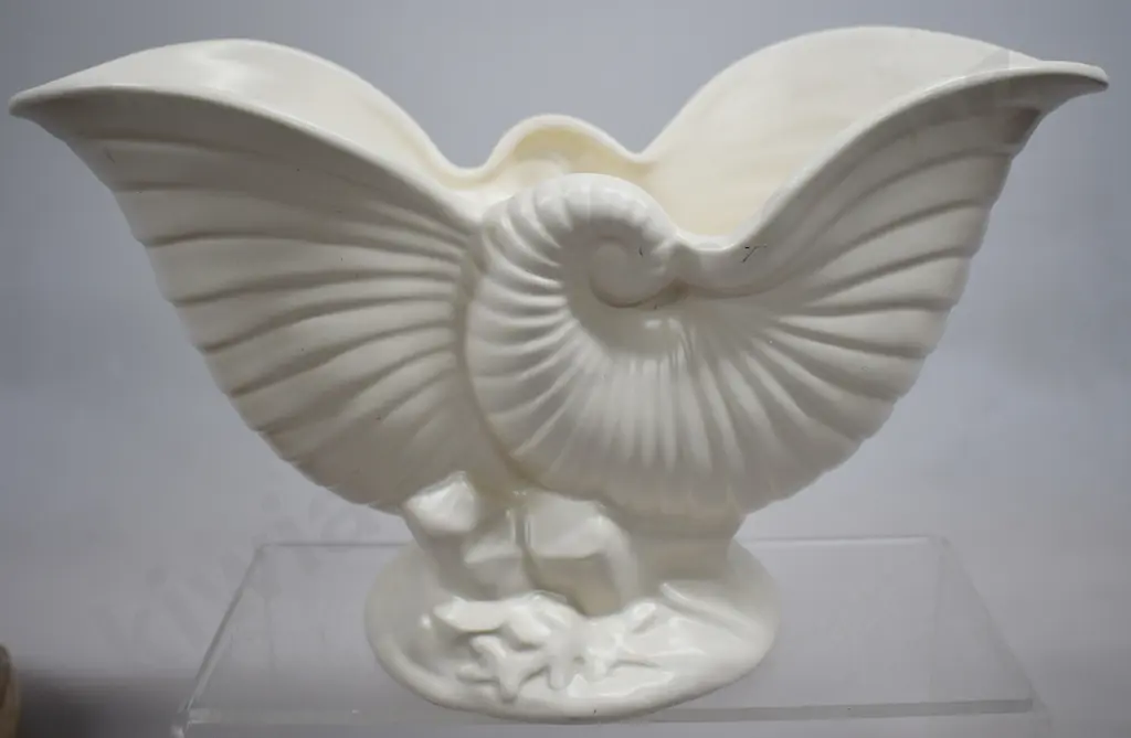 CROWN LYNN NAUTILUS VASE NUMBER 550 Image 1++