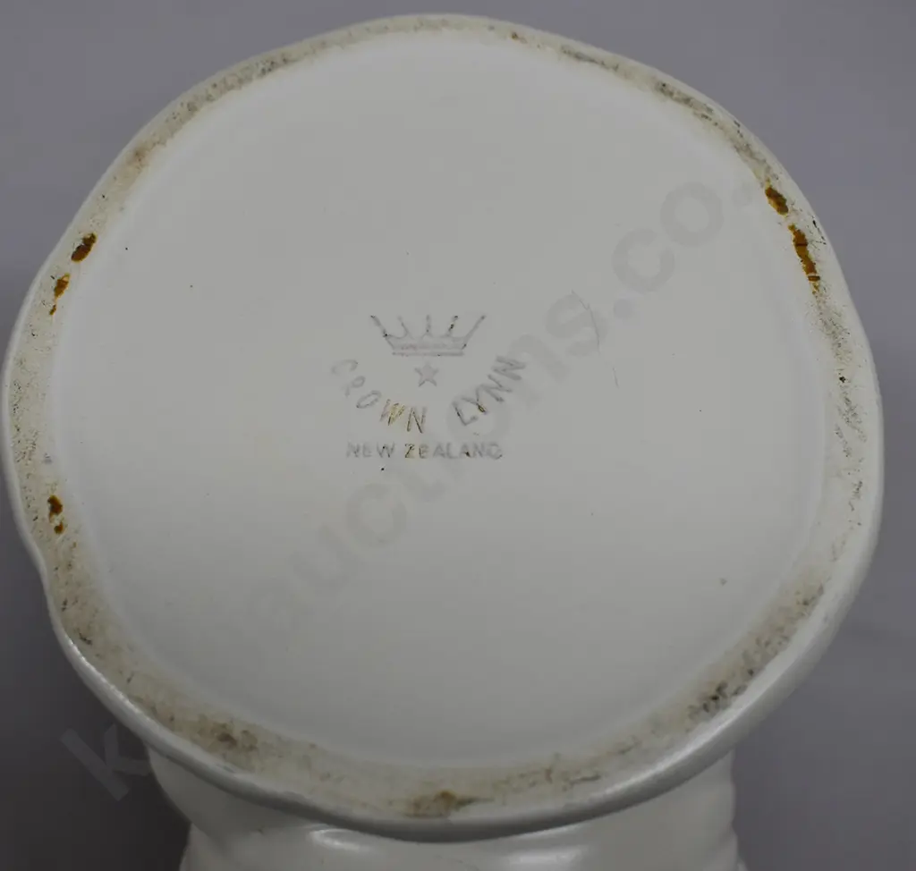 CROWN LYNN NAUTILUS VASE NUMBER 550 Image 1++