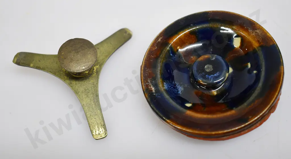MAJOLICA  POTTERY TOBACCO JAR Image 1++