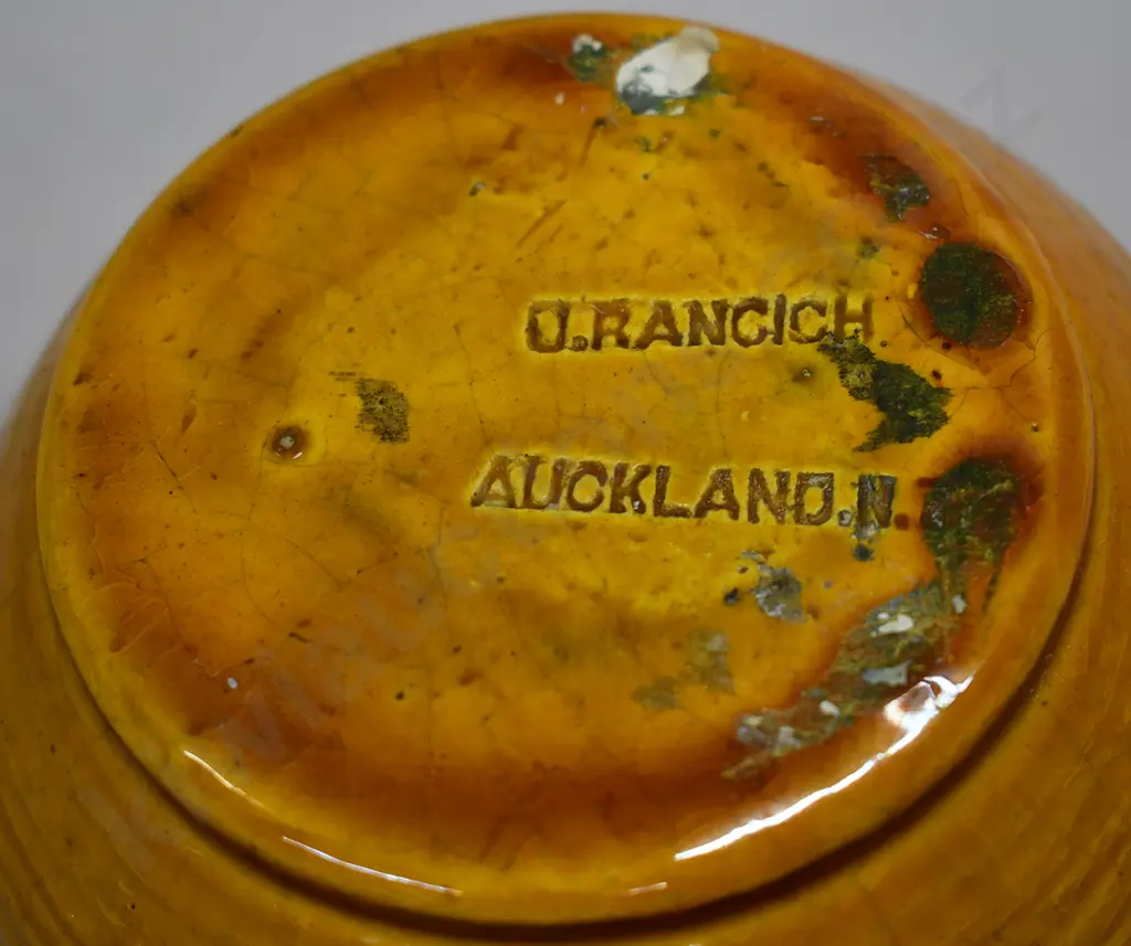 RANCICH AUCKLAND VASE Image 1++
