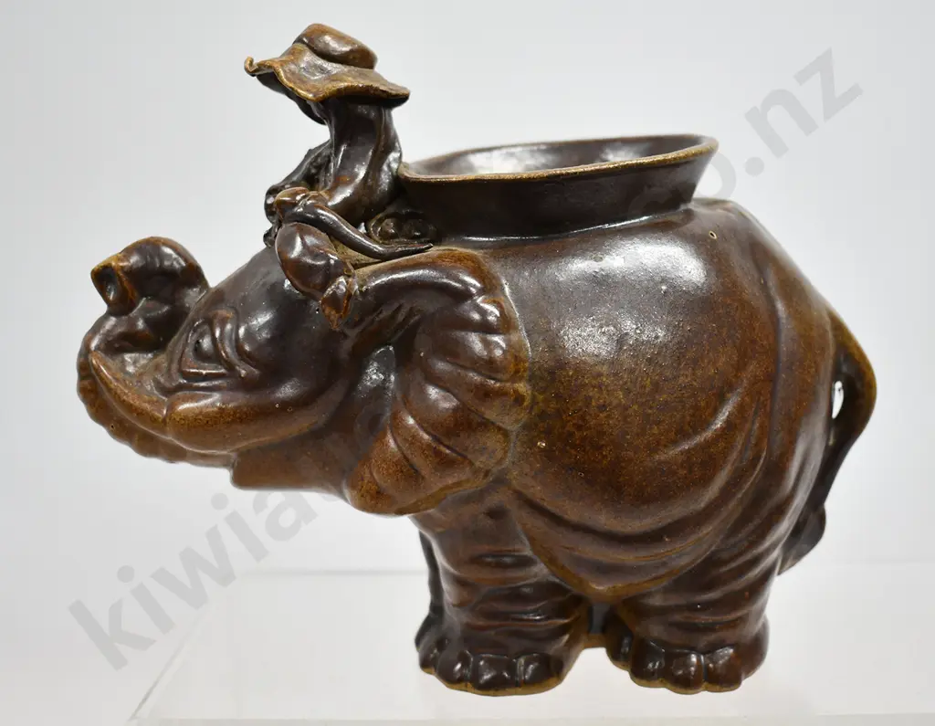 GRUPP SPRING CREEK STUDIO POTTERY ELEPHANT Image 1++
