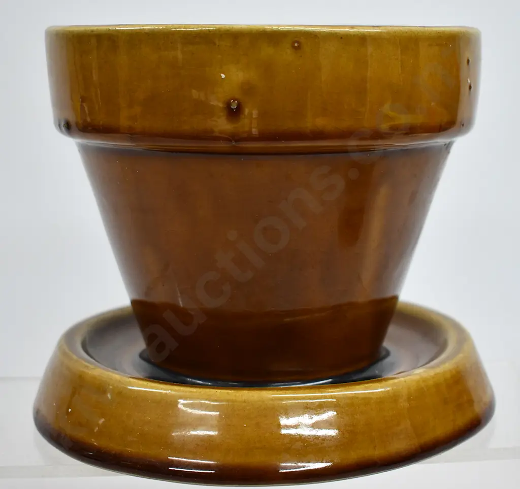 BENHAR POTTERY PLANTER WITH SAUCER Image 1++
