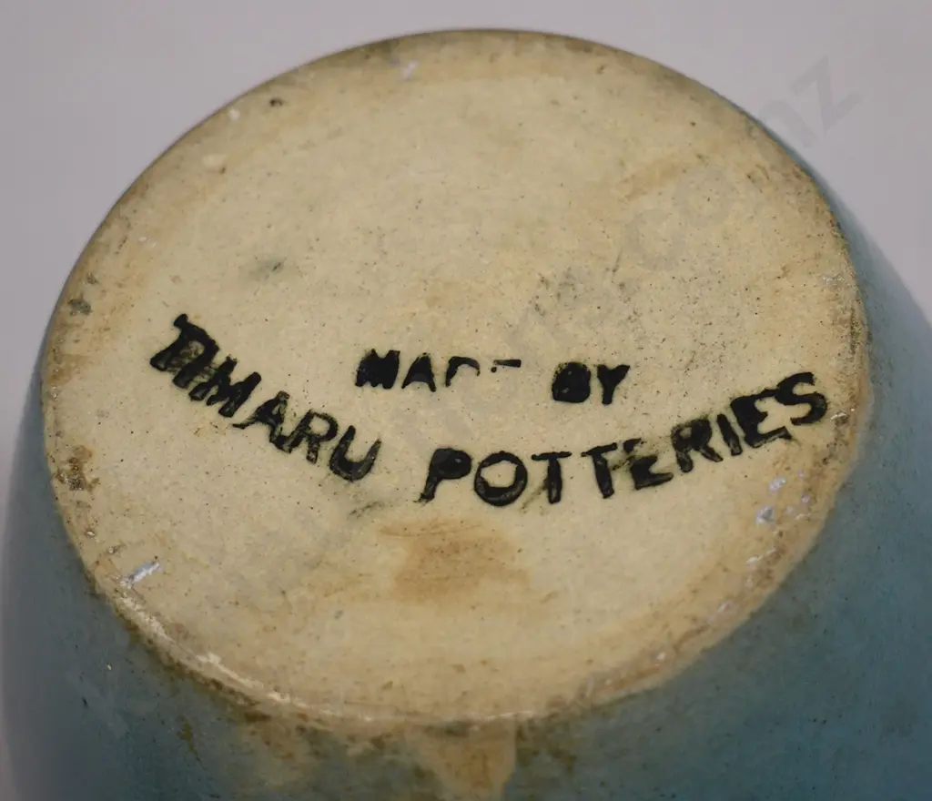TIMARU POTTERIES VASE Image 1++