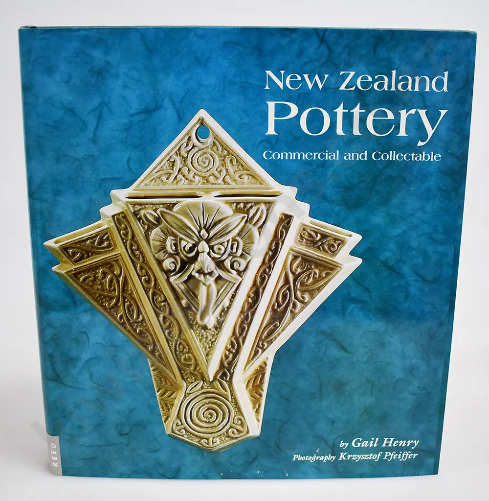 NEW ZEALAND POTTERY COMMERCIAL AND COLLECTABLE GAIL HENRY BOOK Image 1++