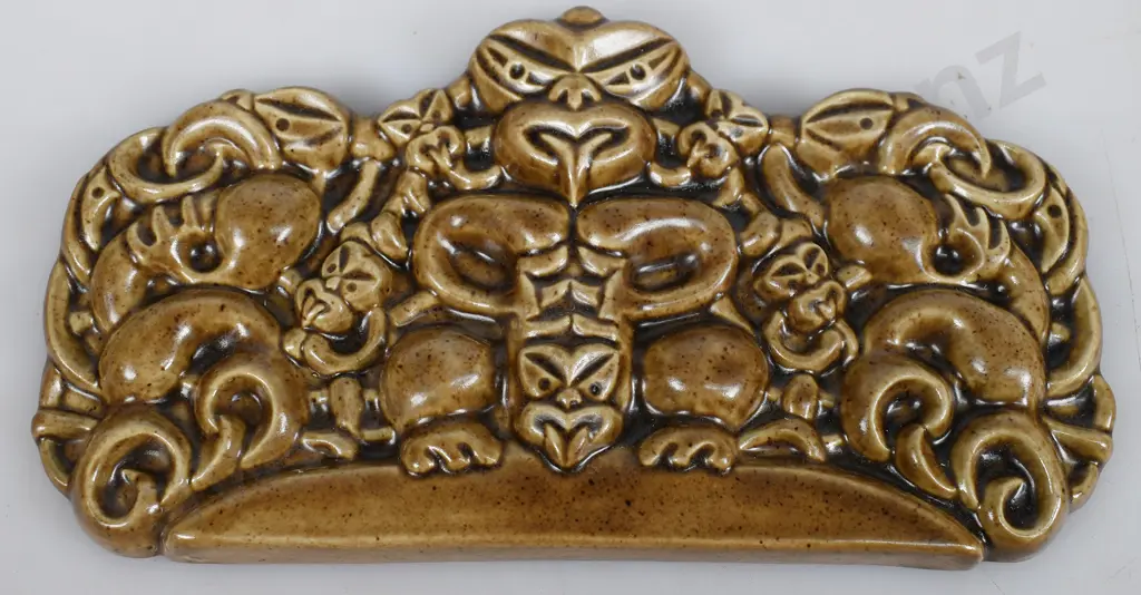 MAORI PARE CERAMIC PLAQUE Image 1++