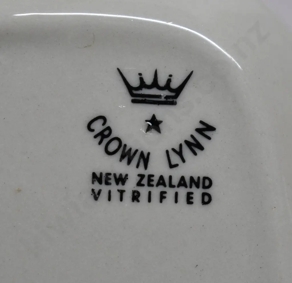 NEW ZEALAND RAILWAY CROWN LYNN CROCKERY Image 1++