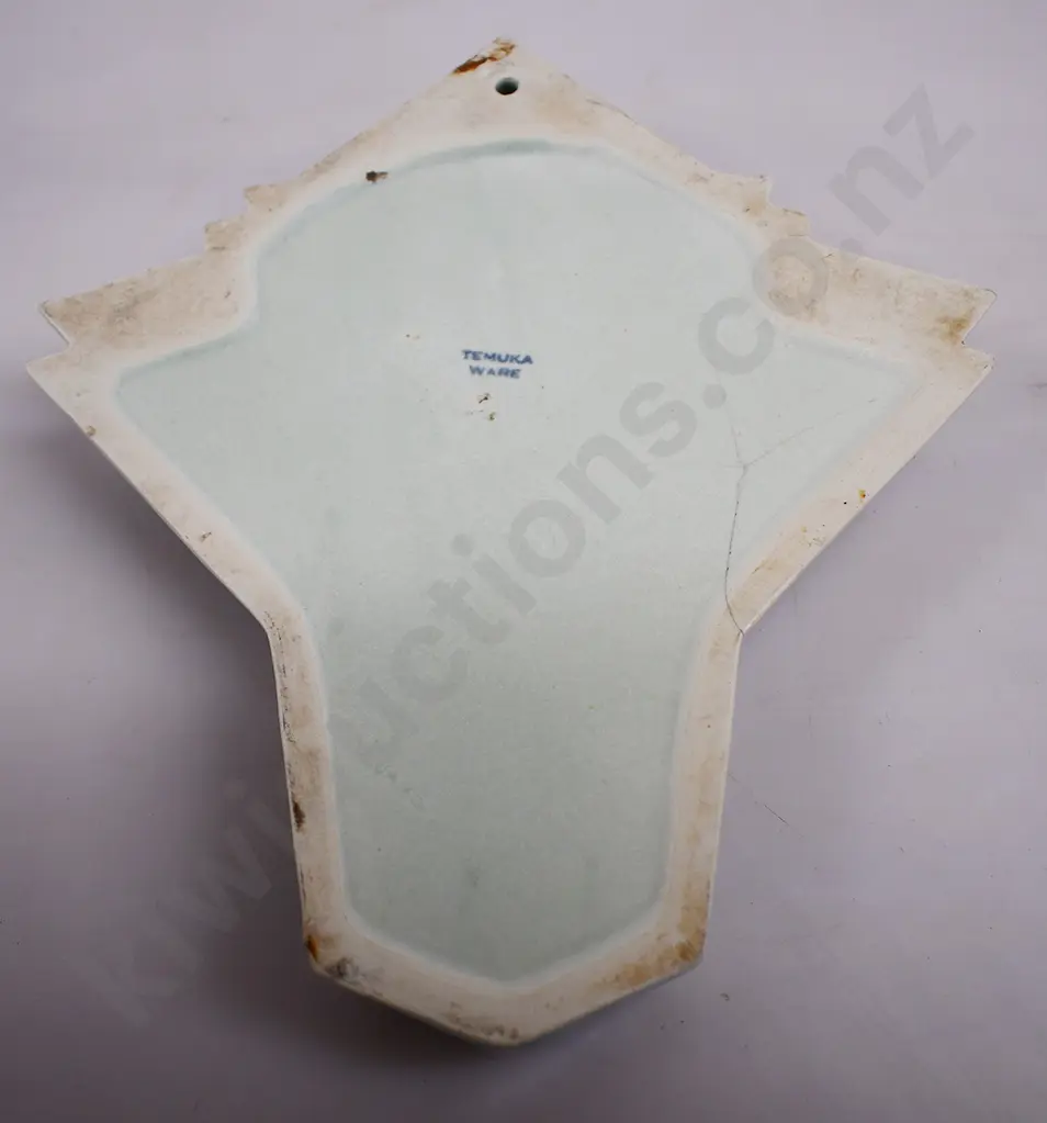 TEMUKA WARE POTTERY WALL POCKET Image 1++