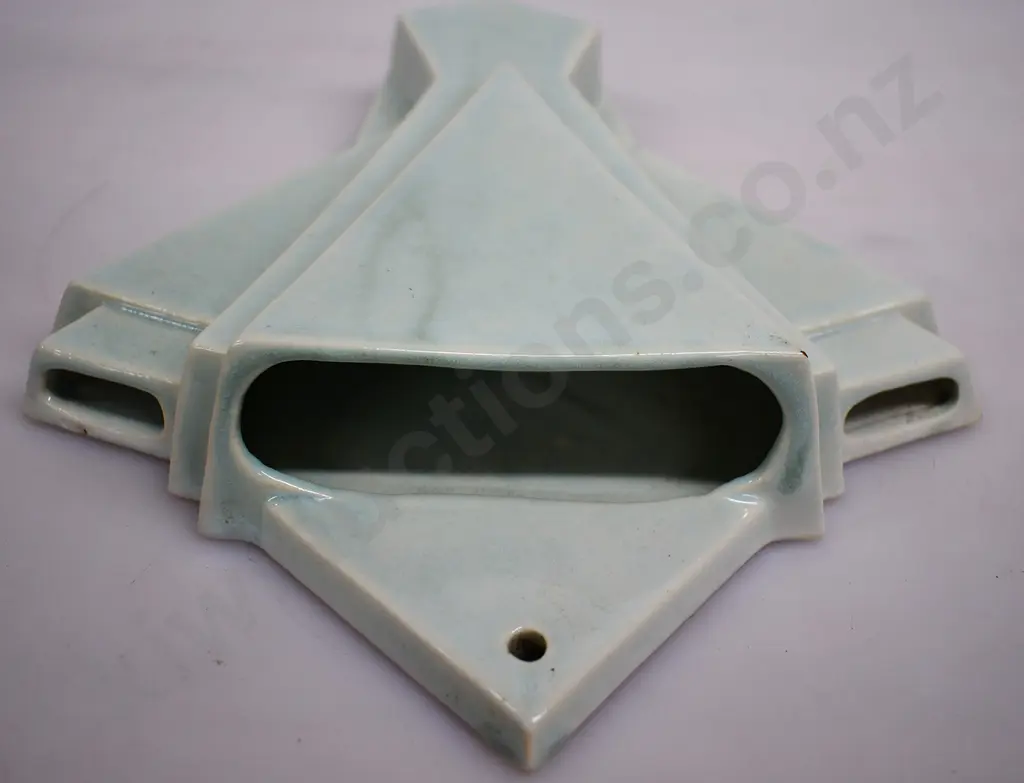 TEMUKA WARE POTTERY WALL POCKET Image 1++