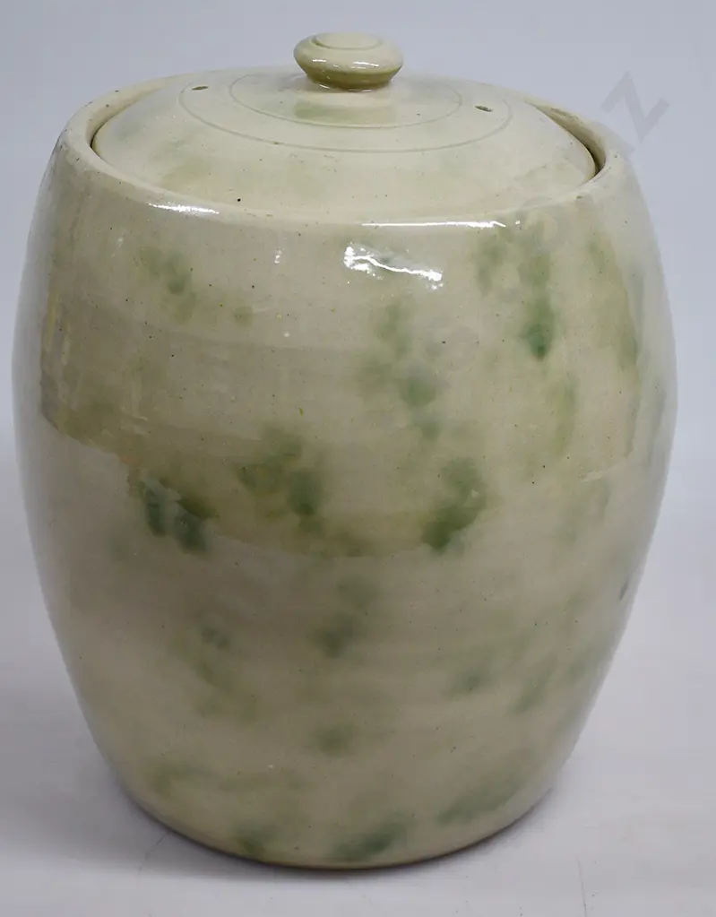 TIMARU POTTERIES MOTTLED GREEN STORAGE JAR Image 1++