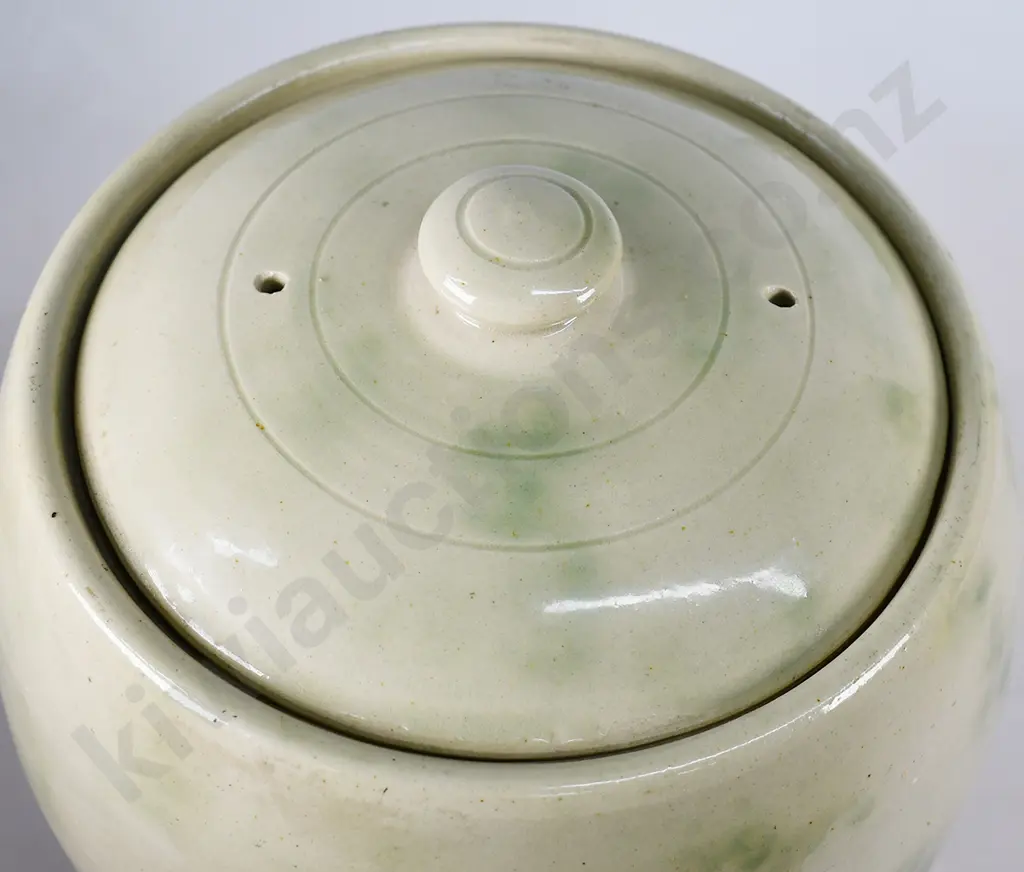 TIMARU POTTERIES MOTTLED GREEN STORAGE JAR Image 1++