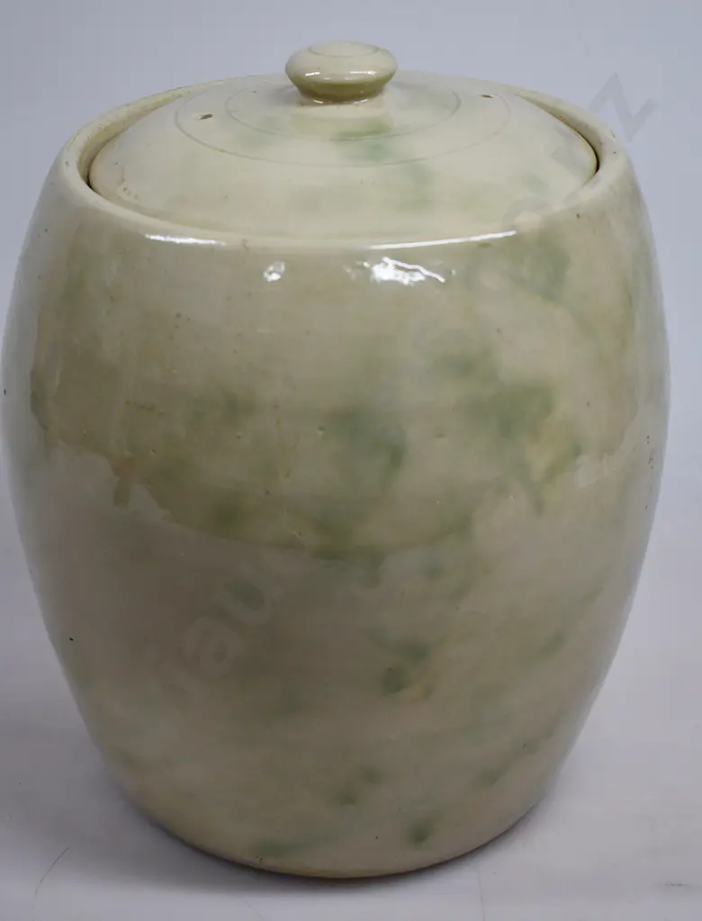 TIMARU POTTERIES MOTTLED GREEN STORAGE JAR Image 1++