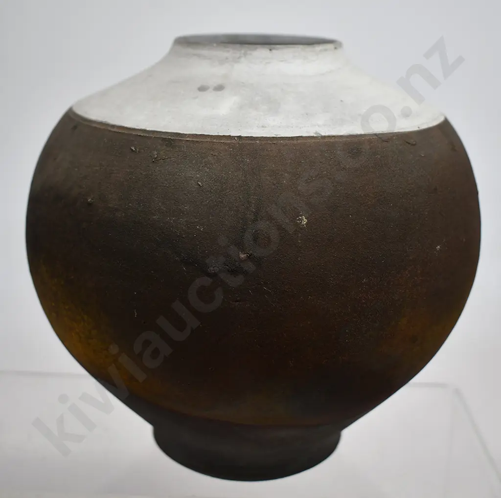 NZ STUDIO POTTERY VASES Image 1++