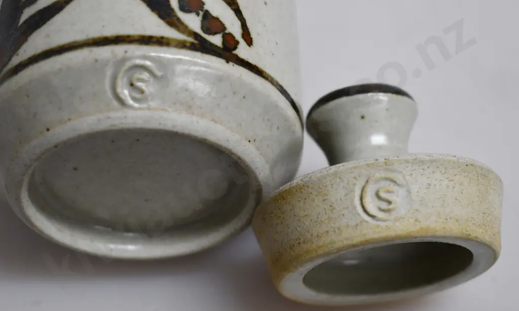SET OF 6 NEW ZEALAND STUDIO POTTERY SPICE JARS Image 1++
