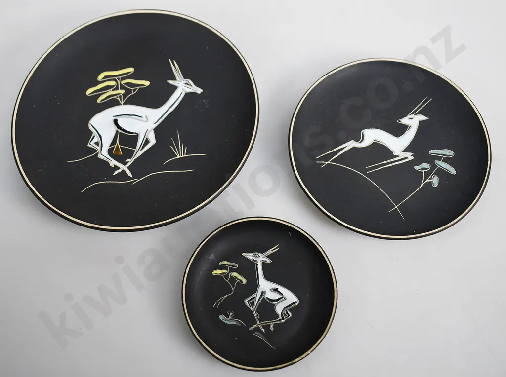 WEST GERMAN POTTERY DECORATIVE WALL PLATES Image 1++