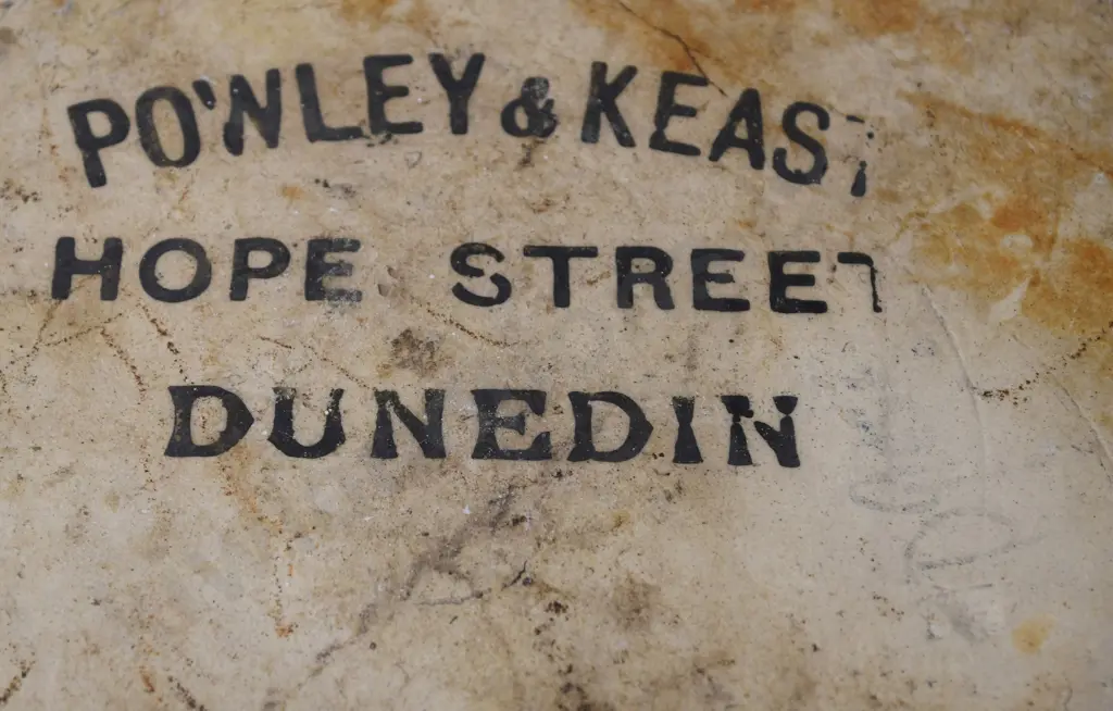 POWLEY SPEIGHTS DUNEDIN STONE JAR Image 1++