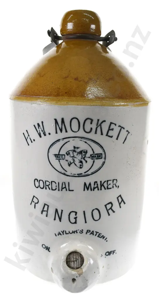 MOCKETT RANGIORA STONE JAR Image 1++