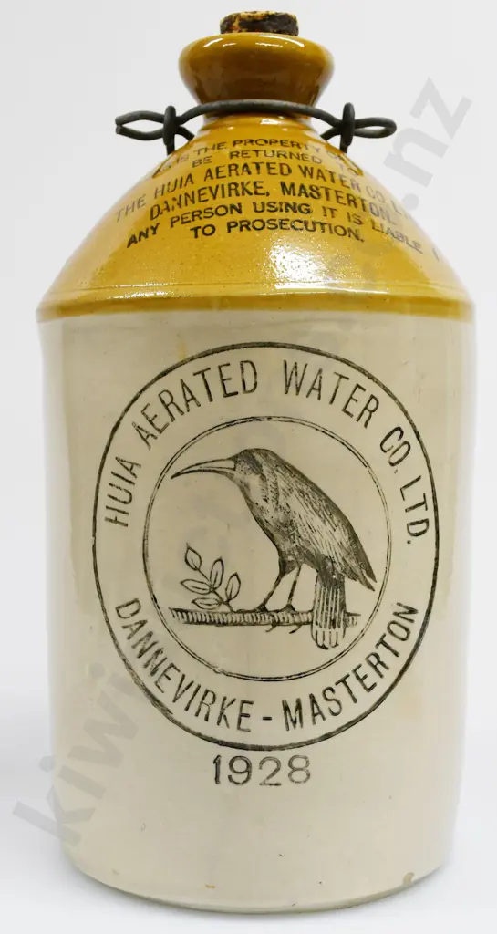 HUIA DANNEVIRKE STONE JAR Image 1++