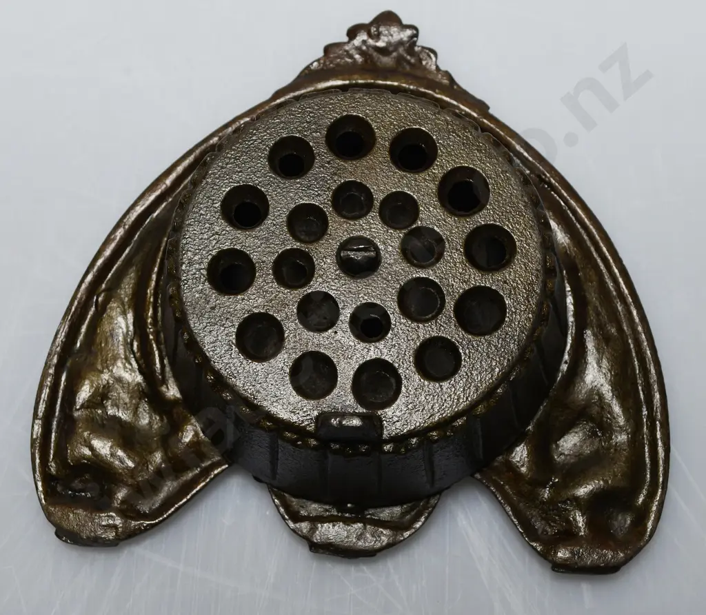 GEORGE V 1910 CAST METAL COIN BANK Image 1++