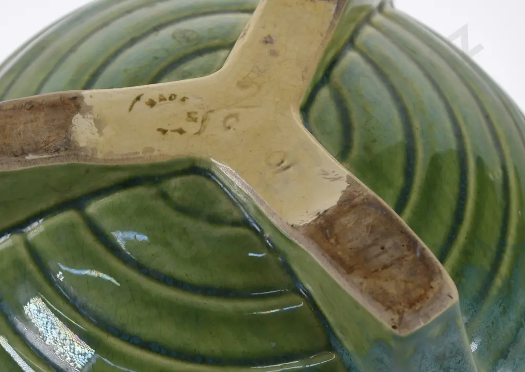 CROWN LYNN 3 FOOTED VASE Image 1++