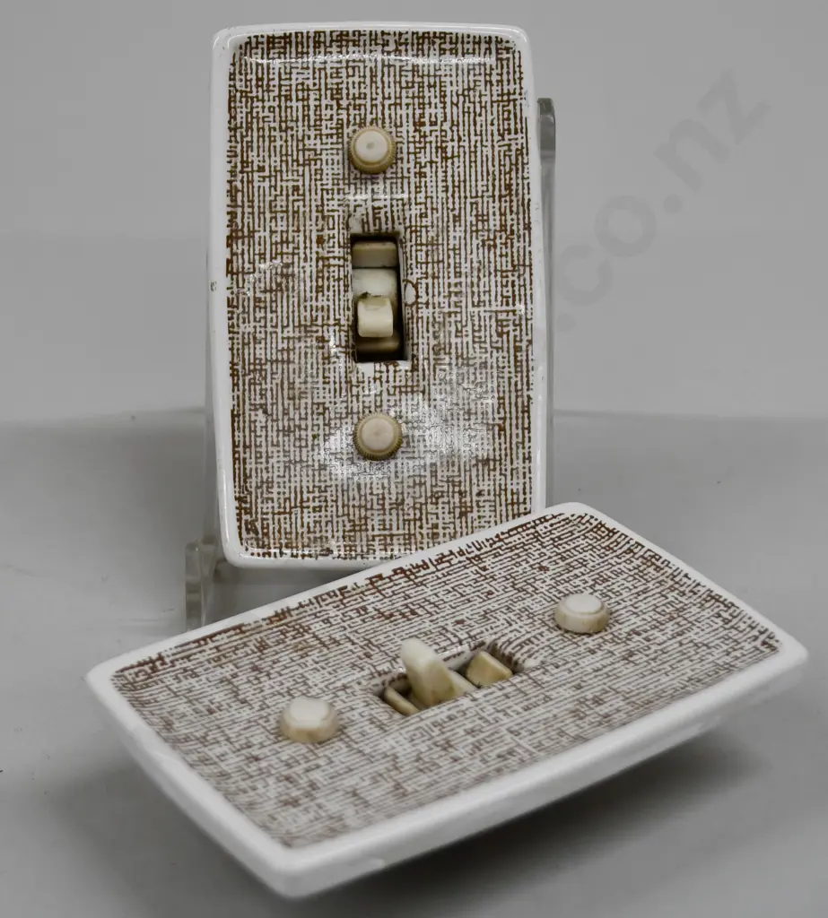 CROWN LYNN LIGHT SWITCHES Image 1++