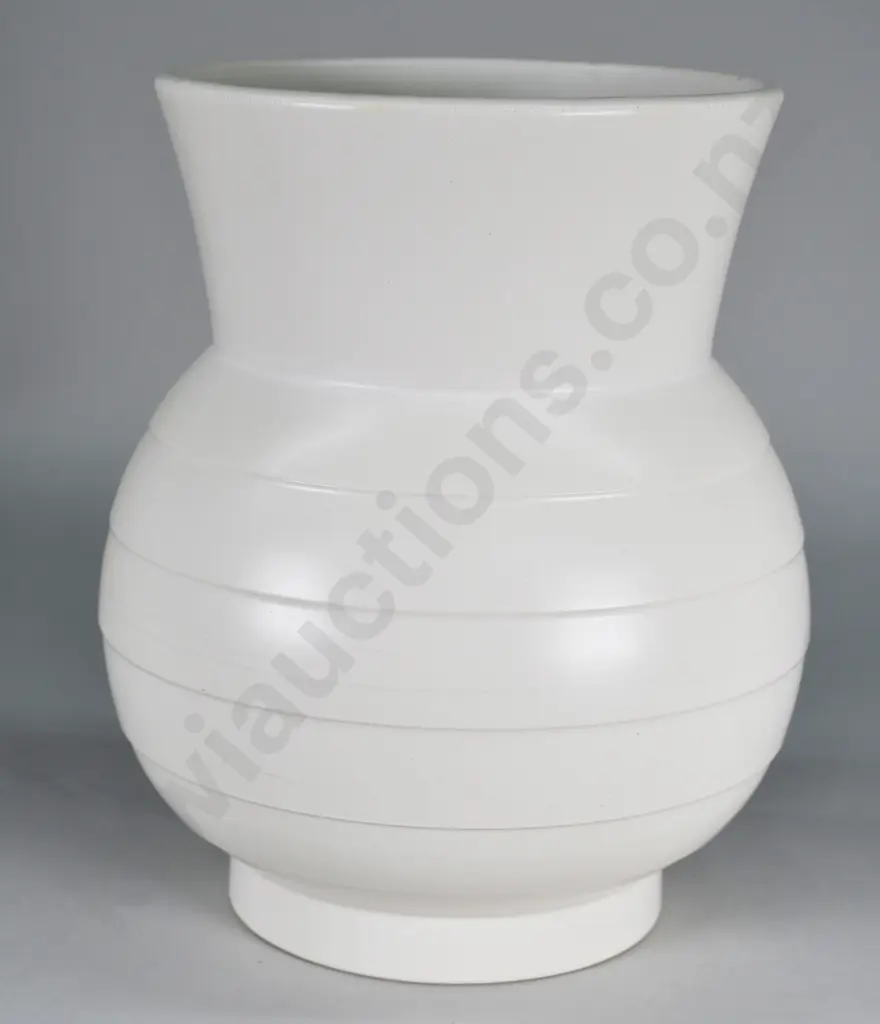 CROWN LYNN HAND POTTED VASE Image 1++