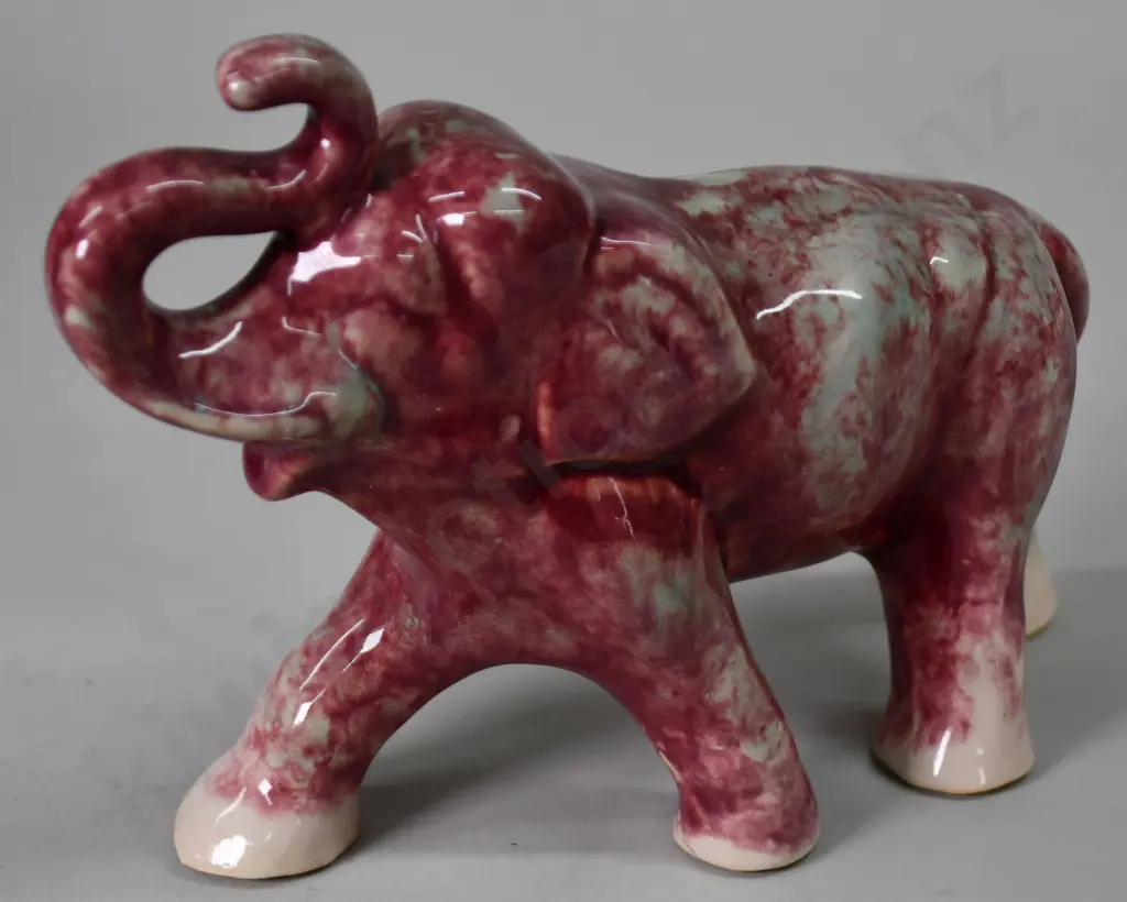 CROWN LYNN ELEPHANT Image 1++