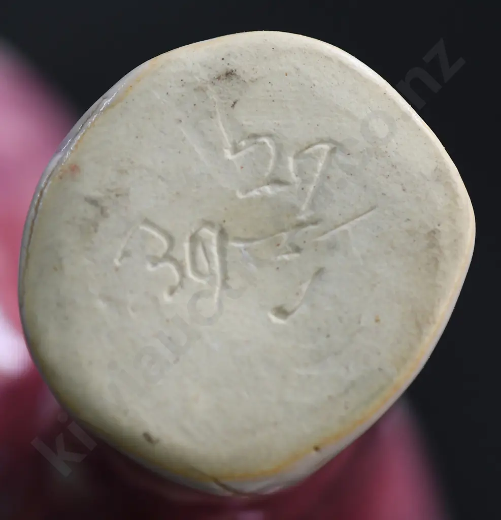 CROWN LYNN ELEPHANT Image 1++