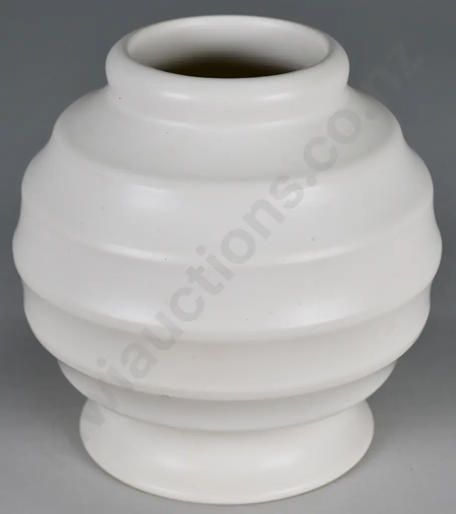 CROWN LYNN VASE Image 1++