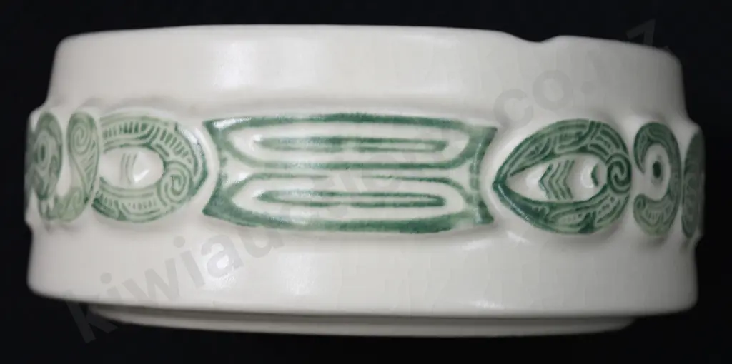 CROWN LYNN MAORI ASHTRAY Image 1++