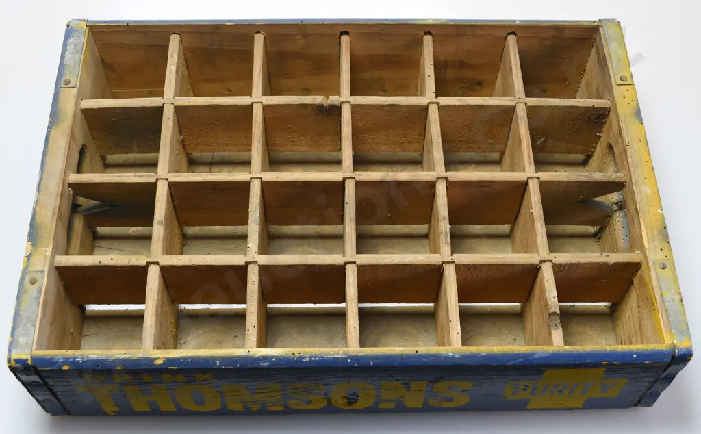 THOMSONS DUNEDIN BOTTLE CRATE Image 1++