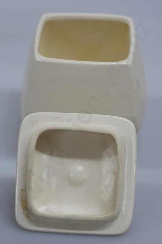 CROWN LYNN BAKER Image 1++