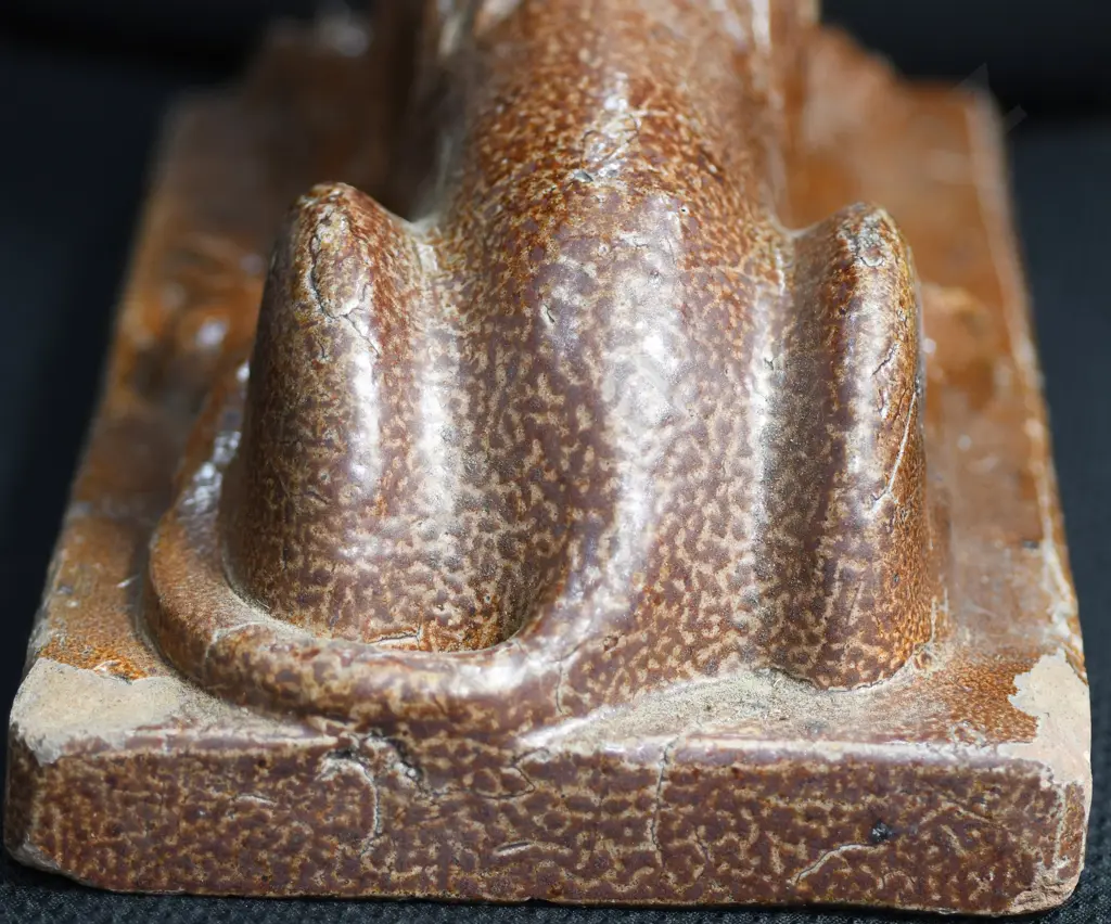 EARLY SALT GLAZED LION Image 1++