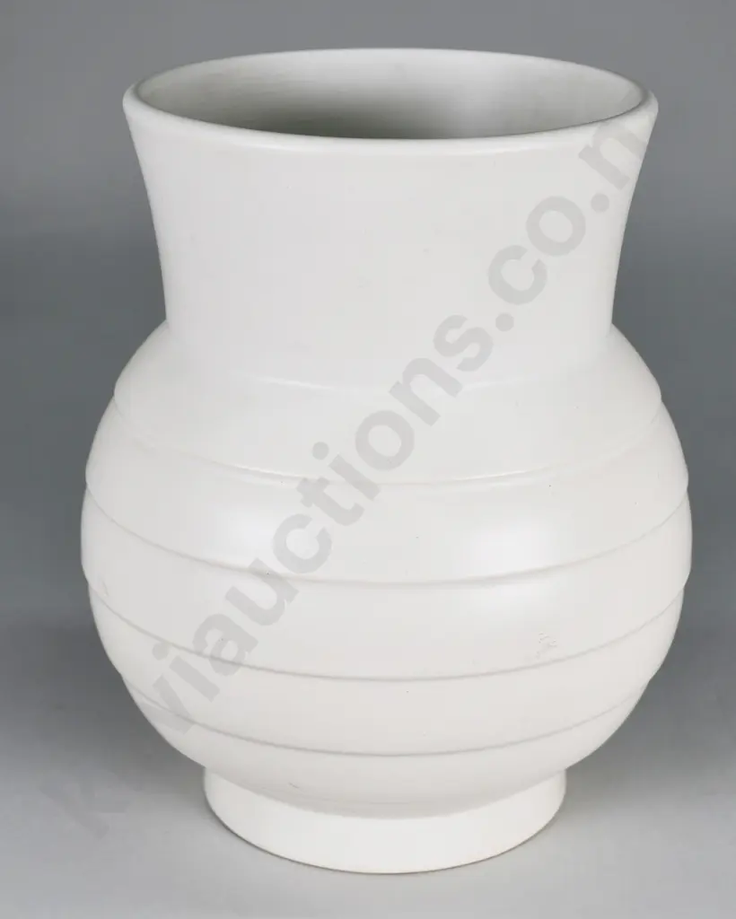 CROWN LYNN VASE Image 1++