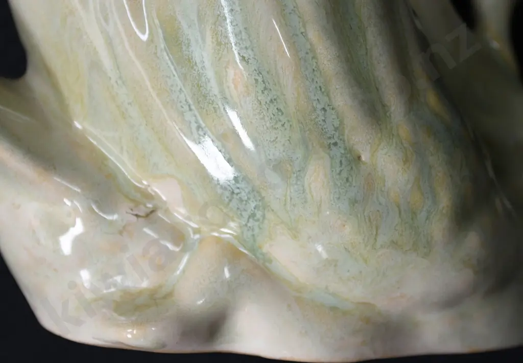 CROWN LYNN TRICKLE GLAZED SWAN Image 1++