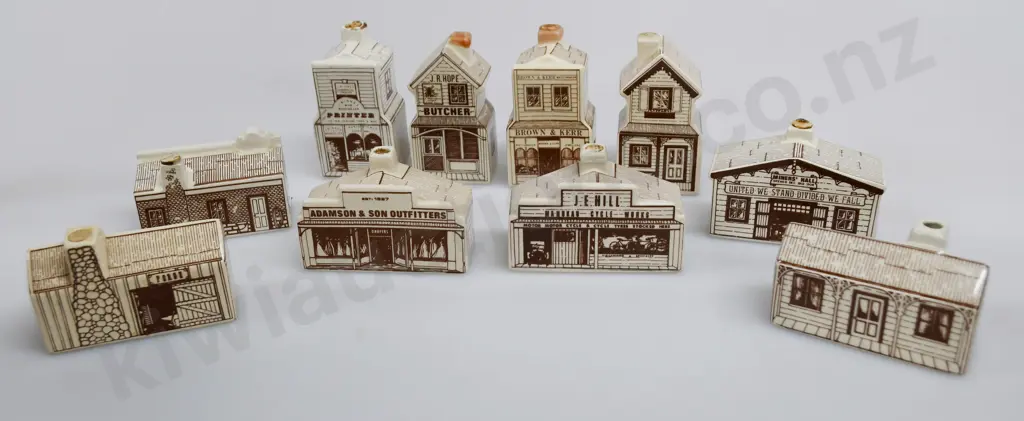 AIR NEW ZEALAND MINI COTTAGES Image 1++