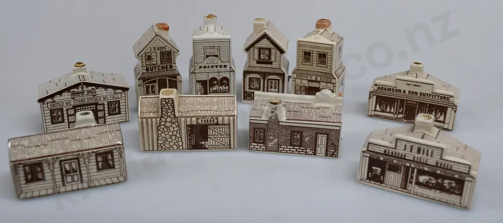 AIR NEW ZEALAND MINI COTTAGES Image 1++