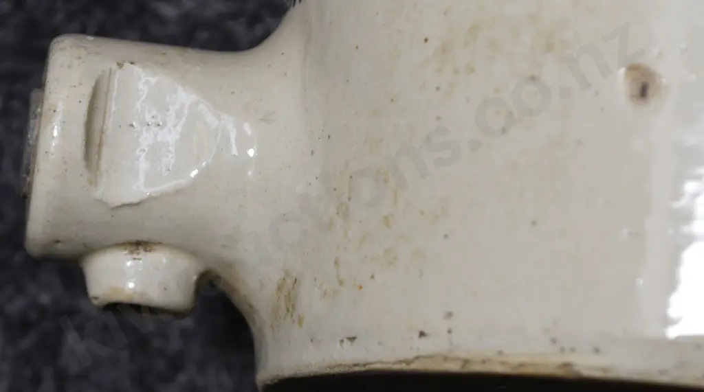 MOFFETT BLUFF & INVERCARGILL STONE JAR Image 1++